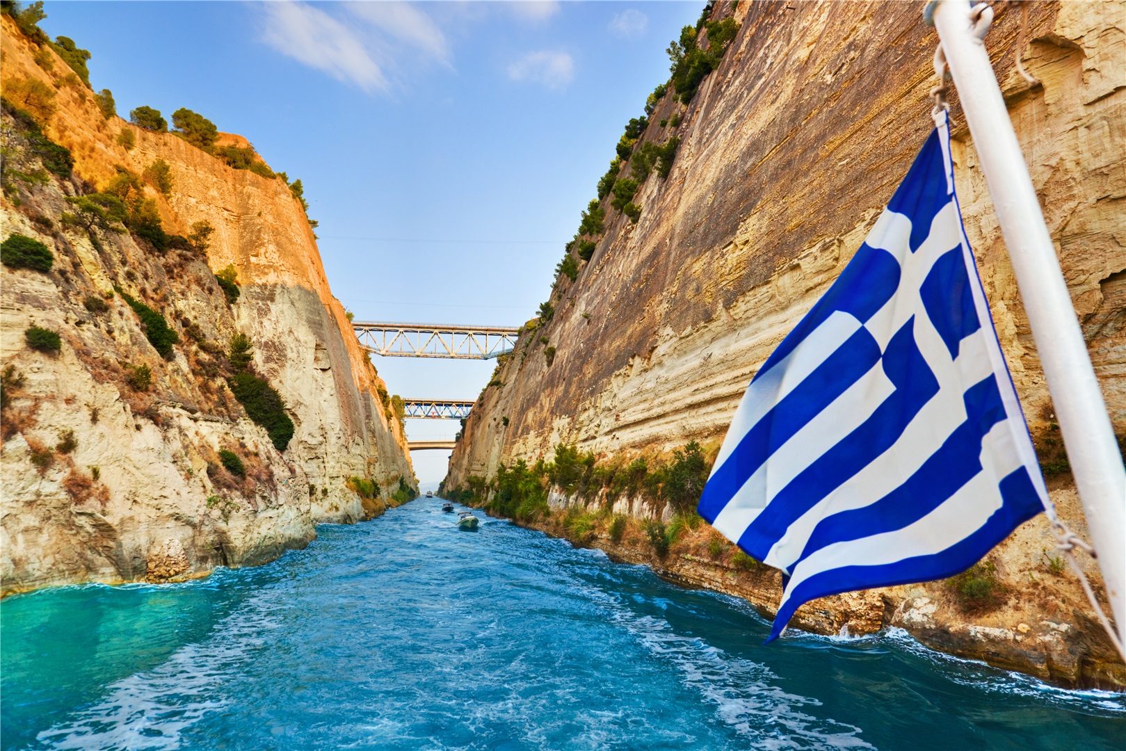 1-Greek_Flag_Isthmus_canal_crossing_dreamstime_20001212